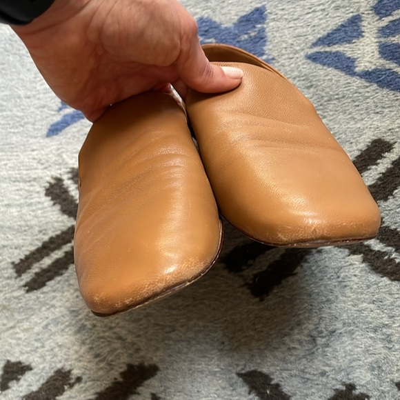 Camel/tan loafers from Vince - Picture 5 of 5